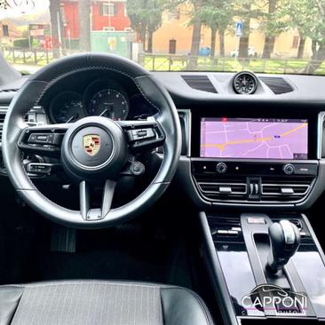 Porsche Macan — photo 9
