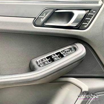 Porsche Macan — photo 10