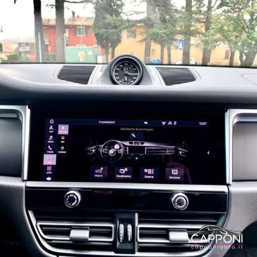 Porsche Macan — photo 12