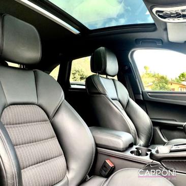 Porsche Macan — photo 13