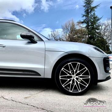 Porsche Macan — photo 14