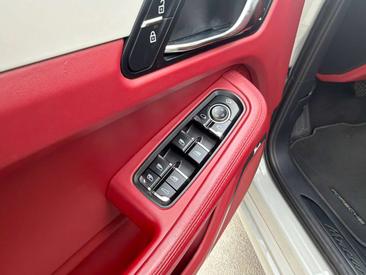 Porsche Macan I GTS — photo 12