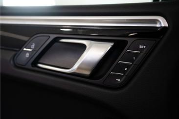 Porsche Macan I S — photo 27
