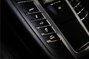 Porsche Macan I S — photo 34