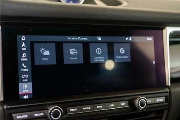 Porsche Macan I S — photo 44