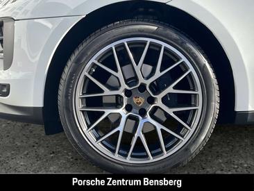 Porsche Macan — photo 9