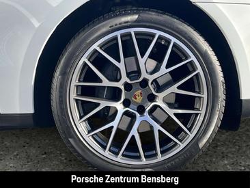 Porsche Macan — photo 11