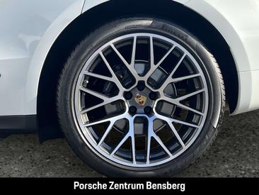 Porsche Macan — photo 12