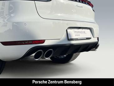 Porsche Macan — photo 17