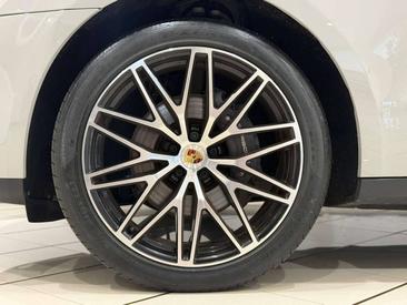 Porsche Macan — photo 7