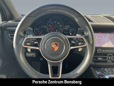 Porsche Macan — photo 22