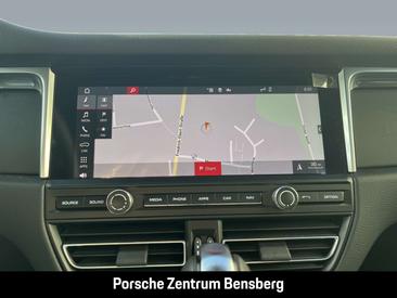 Porsche Macan — photo 23