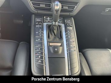 Porsche Macan — photo 24