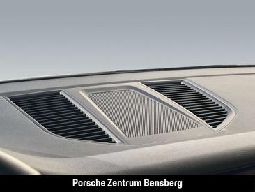 Porsche Macan — photo 25