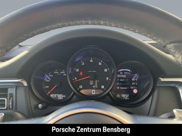 Porsche Macan — photo 26