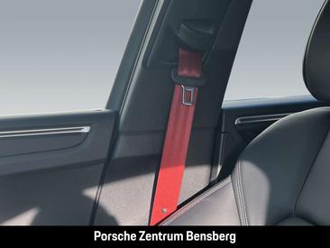 Porsche Macan — photo 28