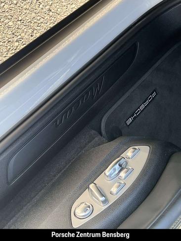 Porsche Macan — photo 31