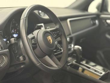 Porsche Macan — photo 15