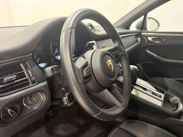 Porsche Macan — photo 17