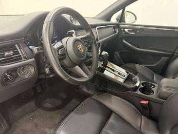 Porsche Macan — photo 18