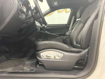 Porsche Macan — photo 21