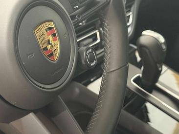 Porsche Macan — photo 23