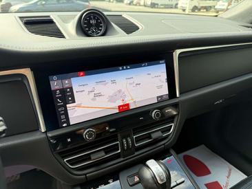 Porsche Macan — photo 14