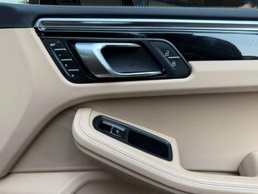 Porsche Macan I S — photo 19