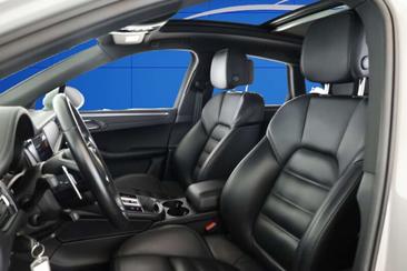Porsche Macan I Electric — photo 6