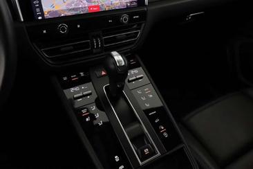 Porsche Macan I Electric — photo 8