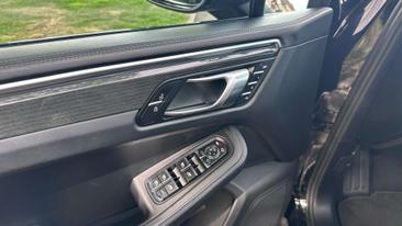 Porsche Macan I S — photo 16