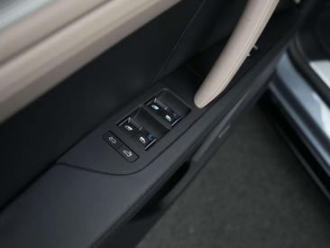 Porsche Cayenne Electric — photo 19