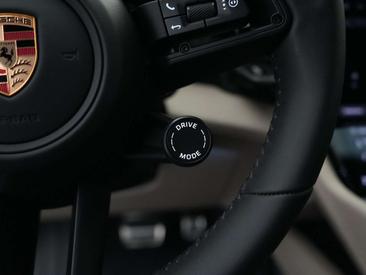 Porsche Cayenne Electric — photo 24