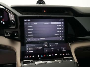 Porsche Cayenne Electric — photo 31