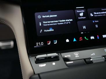 Porsche Cayenne Electric — photo 38