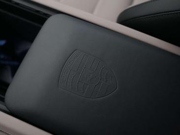 Porsche Cayenne Electric — photo 41