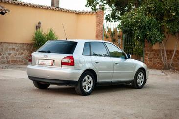 Audi A3 3 Portes 1.9 TDI — photo 7