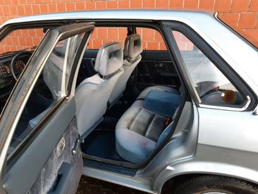 Audi 80 Berline 1.8 E — photo 6