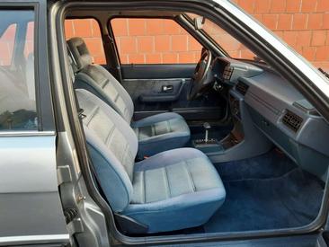 Audi 80 Berline 1.8 E — photo 8