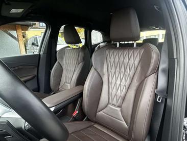 BMW IX1 XDrive30 — photo 9