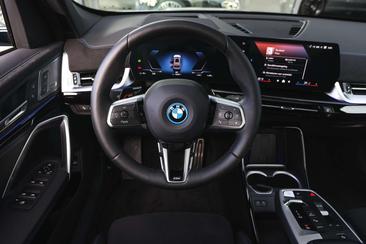 BMW IX1 EDrive20 — photo 2