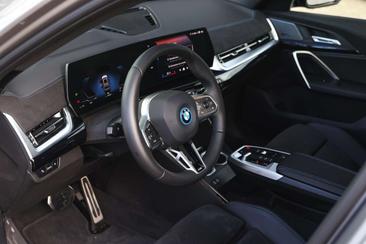 BMW IX1 EDrive20 — photo 10