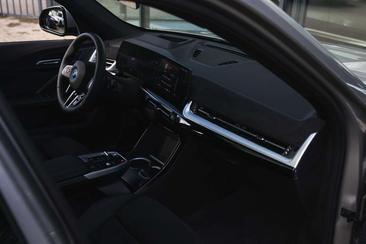 BMW IX1 EDrive20 — photo 11