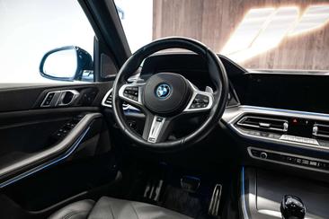 BMW X5 XDrive45e — photo 3