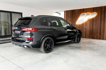 BMW X5 XDrive45e — photo 10