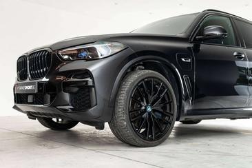 BMW X5 XDrive45e — photo 11