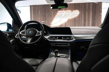 BMW X5 XDrive45e — photo 13