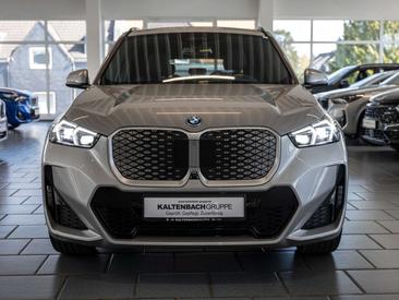 BMW IX1 XDrive30 — photo 2