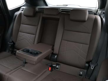 BMW IX1 XDrive30 — photo 13