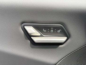 BMW iX3 40 — photo 26